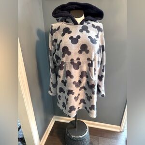 Soft oversized hooded blanket